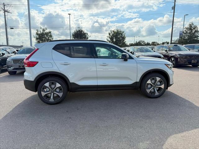 2026 Volvo XC40 Plus, B5 AWD Gas (mild hybrid), Dark