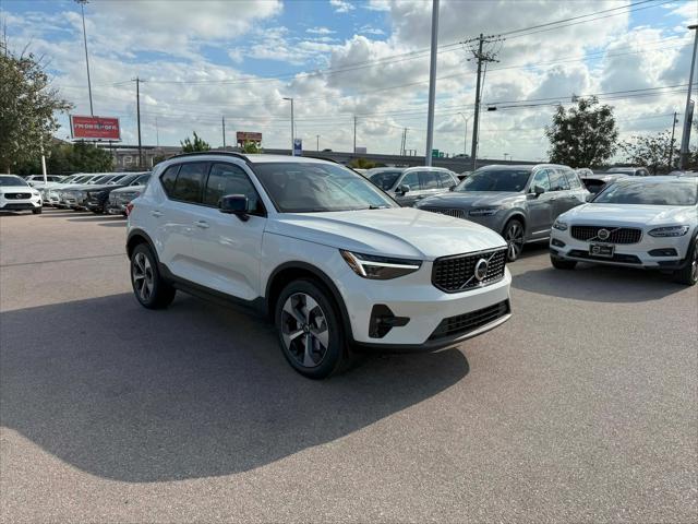 2026 Volvo XC40 Plus, B5 AWD Gas (mild hybrid), Dark