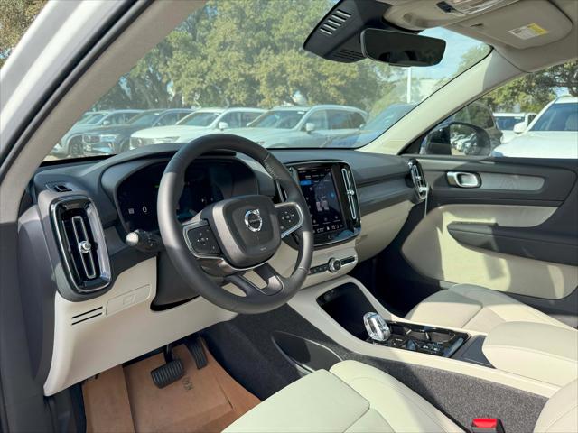 2026 Volvo XC40 Plus, B5 AWD Gas (mild hybrid), Dark