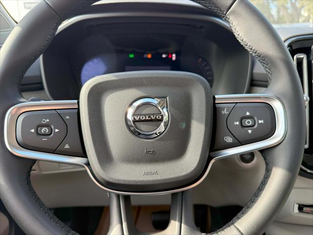 2026 Volvo XC40 Plus, B5 AWD Gas (mild hybrid), Dark