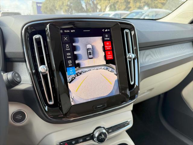 2026 Volvo XC40 Plus, B5 AWD Gas (mild hybrid), Dark
