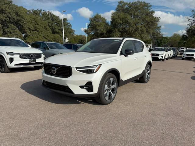 2026 Volvo XC40 Plus, B5 AWD Gas (mild hybrid), Dark