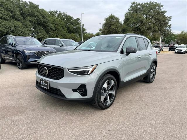 2026 Volvo XC40 Plus, B5 AWD Gas (mild hybrid), Dark