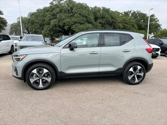 2026 Volvo XC40 Plus, B5 AWD Gas (mild hybrid), Dark