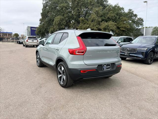 2026 Volvo XC40 Plus, B5 AWD Gas (mild hybrid), Dark