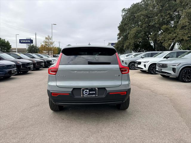 2026 Volvo XC40 Plus, B5 AWD Gas (mild hybrid), Dark