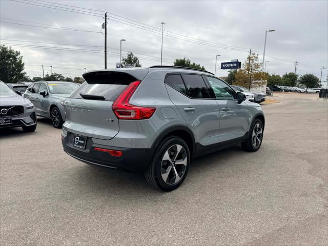 2026 Volvo XC40 Plus, B5 AWD Gas (mild hybrid), Dark