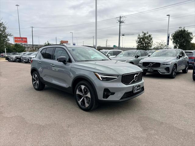 2026 Volvo XC40 Plus, B5 AWD Gas (mild hybrid), Dark