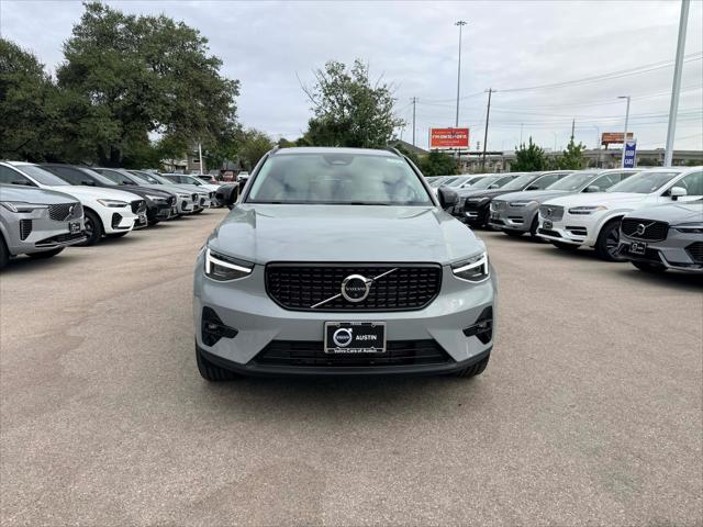 2026 Volvo XC40 Plus, B5 AWD Gas (mild hybrid), Dark