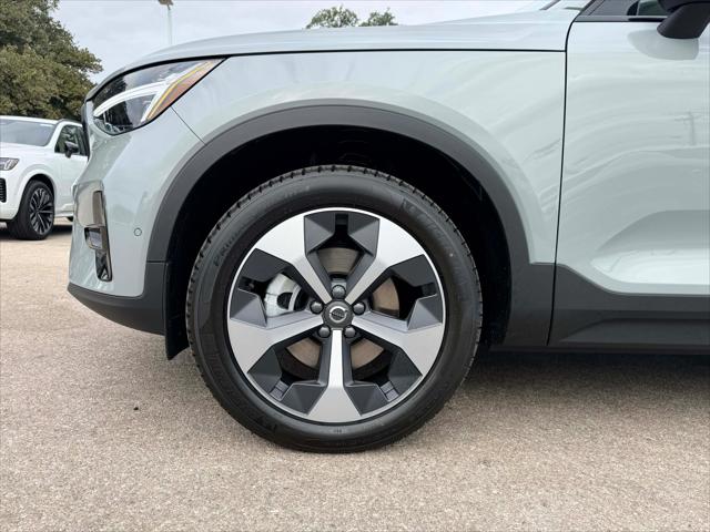 2026 Volvo XC40 Plus, B5 AWD Gas (mild hybrid), Dark