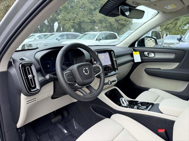 2026 Volvo XC40 Plus, B5 AWD Gas (mild hybrid), Dark