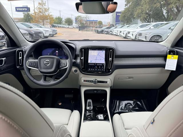 2026 Volvo XC40 Plus, B5 AWD Gas (mild hybrid), Dark