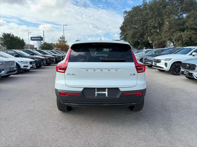 2026 Volvo XC40 Plus, B5 AWD Gas (mild hybrid), Dark