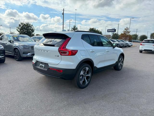 2026 Volvo XC40 Plus, B5 AWD Gas (mild hybrid), Dark