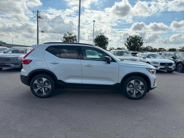 2026 Volvo XC40 Plus, B5 AWD Gas (mild hybrid), Dark