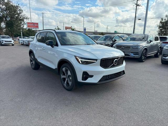 2026 Volvo XC40 Plus, B5 AWD Gas (mild hybrid), Dark