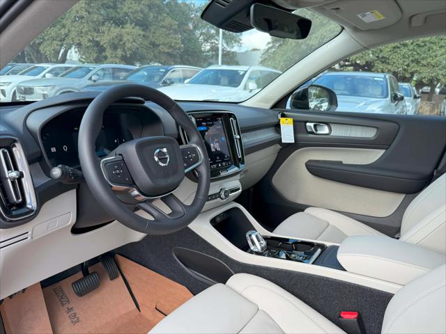 2026 Volvo XC40 Plus, B5 AWD Gas (mild hybrid), Dark