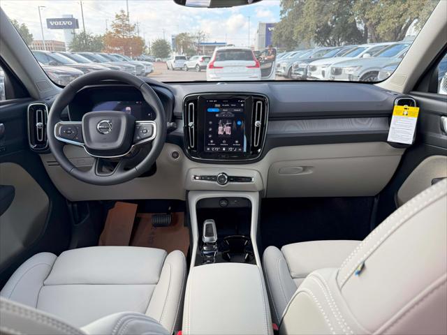 2026 Volvo XC40 Plus, B5 AWD Gas (mild hybrid), Dark