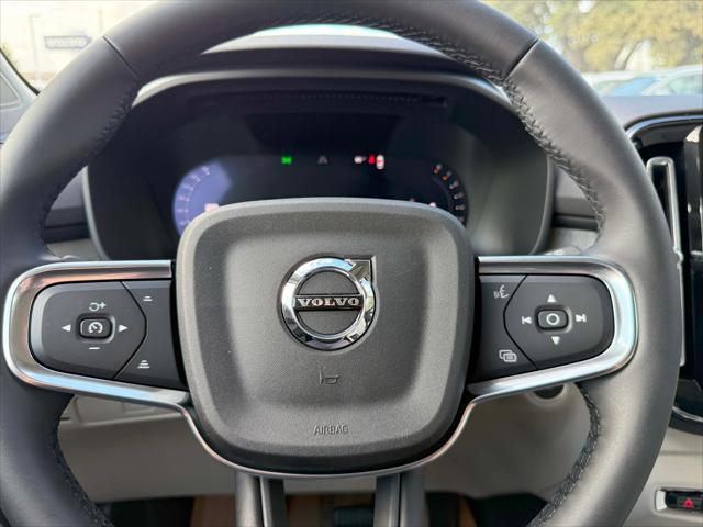 2026 Volvo XC40 Plus, B5 AWD Gas (mild hybrid), Dark