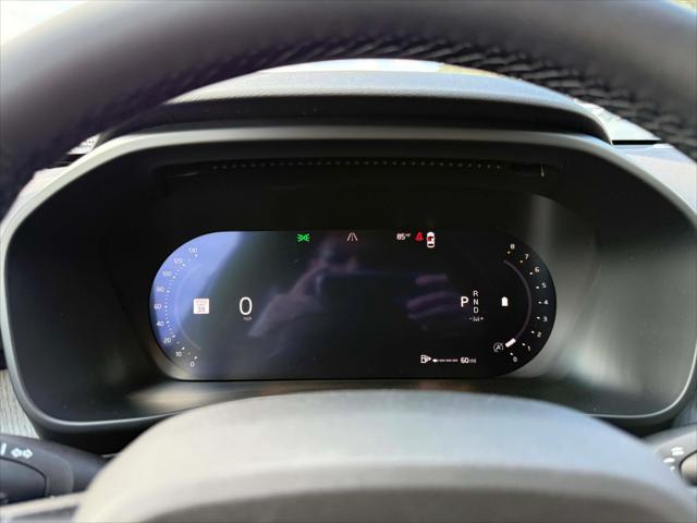 2026 Volvo XC40 Plus, B5 AWD Gas (mild hybrid), Dark