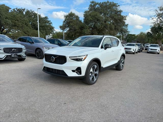 2026 Volvo XC40 Plus, B5 AWD Gas (mild hybrid), Dark