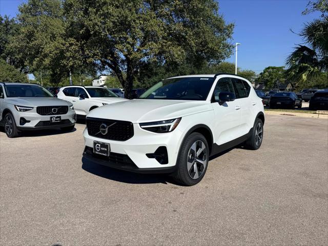2026 Volvo XC40 Plus, B5 AWD Gas (mild hybrid), Dark