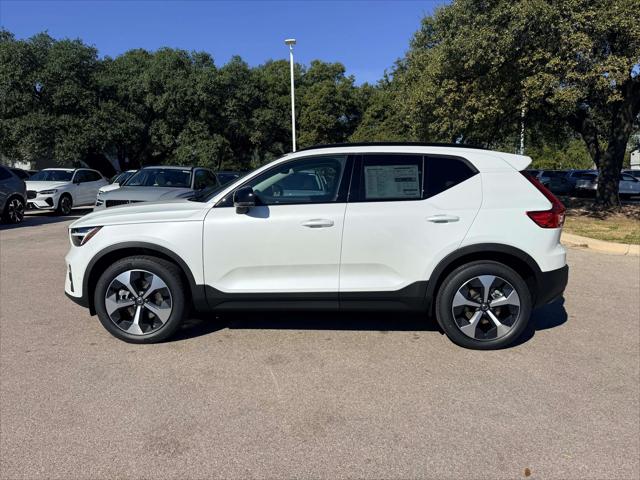 2026 Volvo XC40 Plus, B5 AWD Gas (mild hybrid), Dark