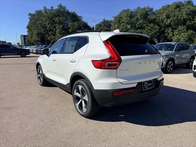 2026 Volvo XC40 Plus, B5 AWD Gas (mild hybrid), Dark