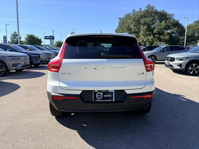 2026 Volvo XC40 Plus, B5 AWD Gas (mild hybrid), Dark