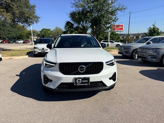 2026 Volvo XC40 Plus, B5 AWD Gas (mild hybrid), Dark