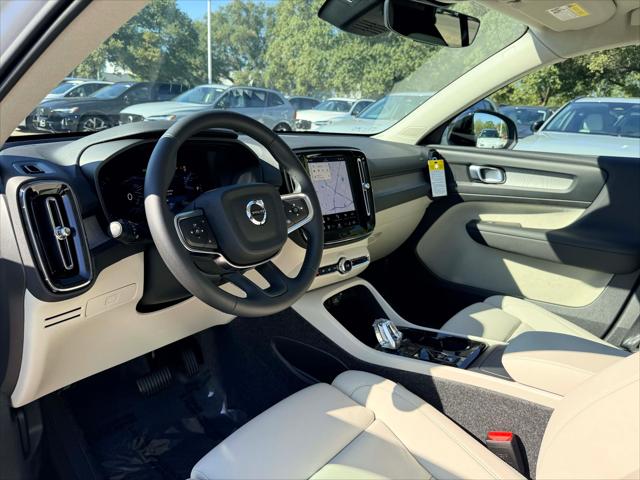 2026 Volvo XC40 Plus, B5 AWD Gas (mild hybrid), Dark