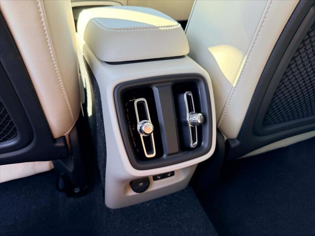 2026 Volvo XC40 Plus, B5 AWD Gas (mild hybrid), Dark