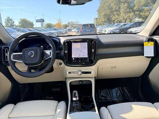 2026 Volvo XC40 Plus, B5 AWD Gas (mild hybrid), Dark