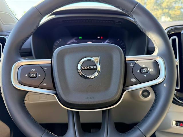2026 Volvo XC40 Plus, B5 AWD Gas (mild hybrid), Dark