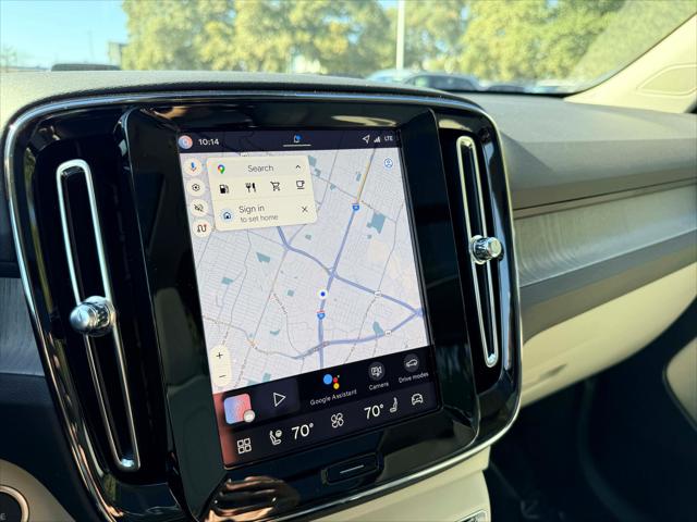 2026 Volvo XC40 Plus, B5 AWD Gas (mild hybrid), Dark
