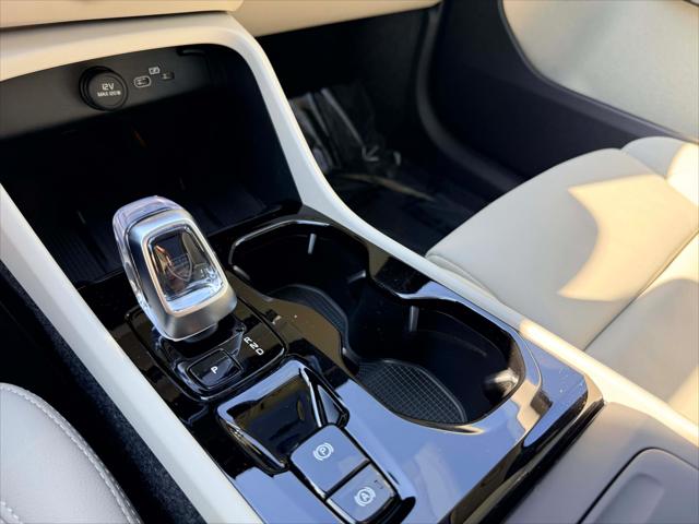 2026 Volvo XC40 Plus, B5 AWD Gas (mild hybrid), Dark