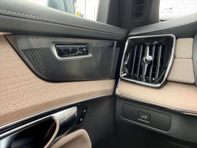 2026 Volvo XC90 Plus, B6 AWD Gas (mild hybrid), Gasoline, Bright, 7 Seats