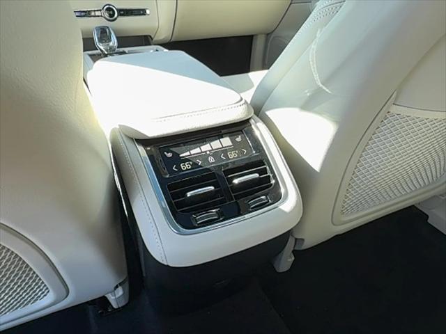 2026 Volvo XC90 Ultra, B6 AWD Gas (mild hybrid), Gasoline, Bright, 7 Seats