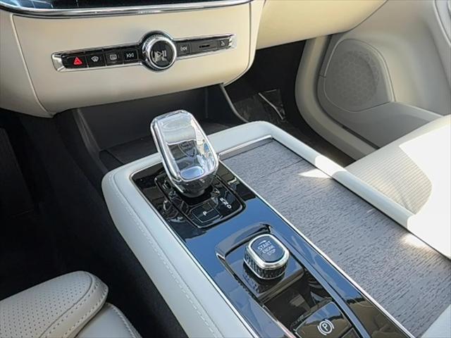2026 Volvo XC90 Ultra, B6 AWD Gas (mild hybrid), Gasoline, Bright, 7 Seats