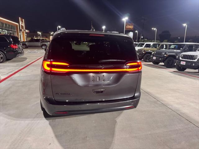 2021 Chrysler Pacifica Touring 2021 Chrysler Pacifica Touring