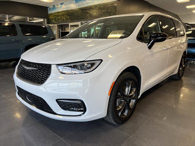 2026 Chrysler Pacifica PACIFICA SELECT AWD