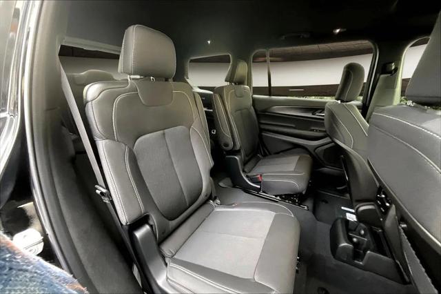 2025 Jeep Grand Cherokee L Laredo X 4x4