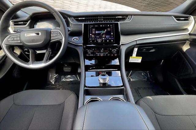 2025 Jeep Grand Cherokee Laredo X 4x4