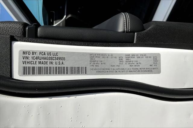 2025 Jeep Grand Cherokee Laredo X 4x4