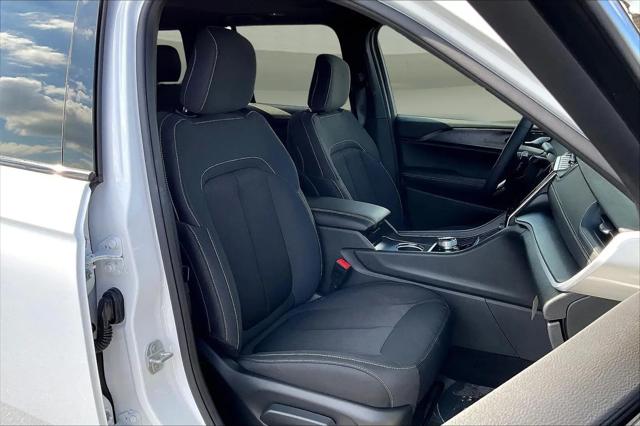 2025 Jeep Grand Cherokee Laredo X 4x4