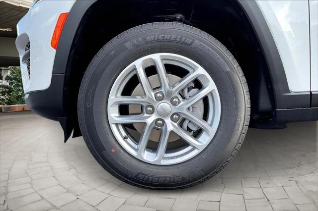 2025 Jeep Grand Cherokee Laredo X 4x4