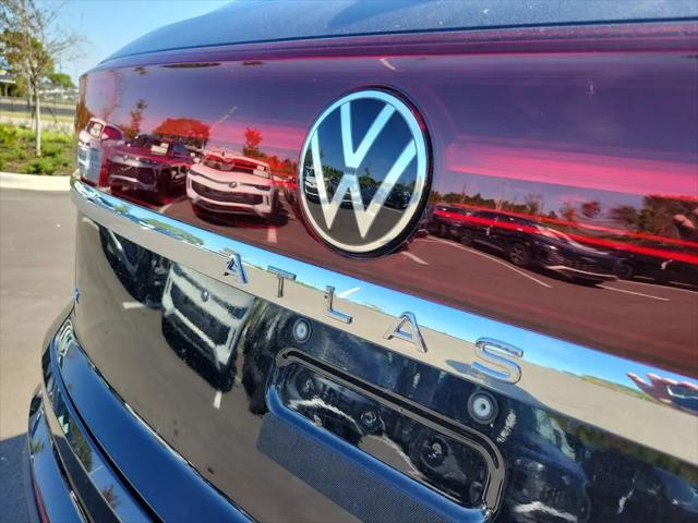 2026 Volkswagen Atlas Cross Sport SE with Technology