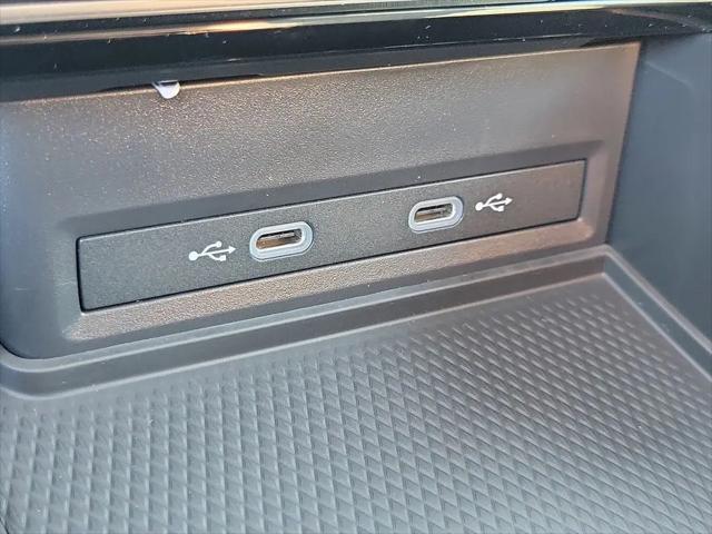2026 Volkswagen Atlas Cross Sport SE with Technology