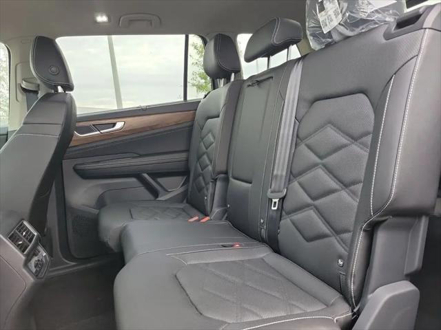 2026 Volkswagen Atlas SE with Technology