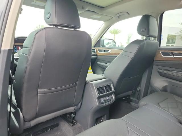 2026 Volkswagen Atlas SE with Technology